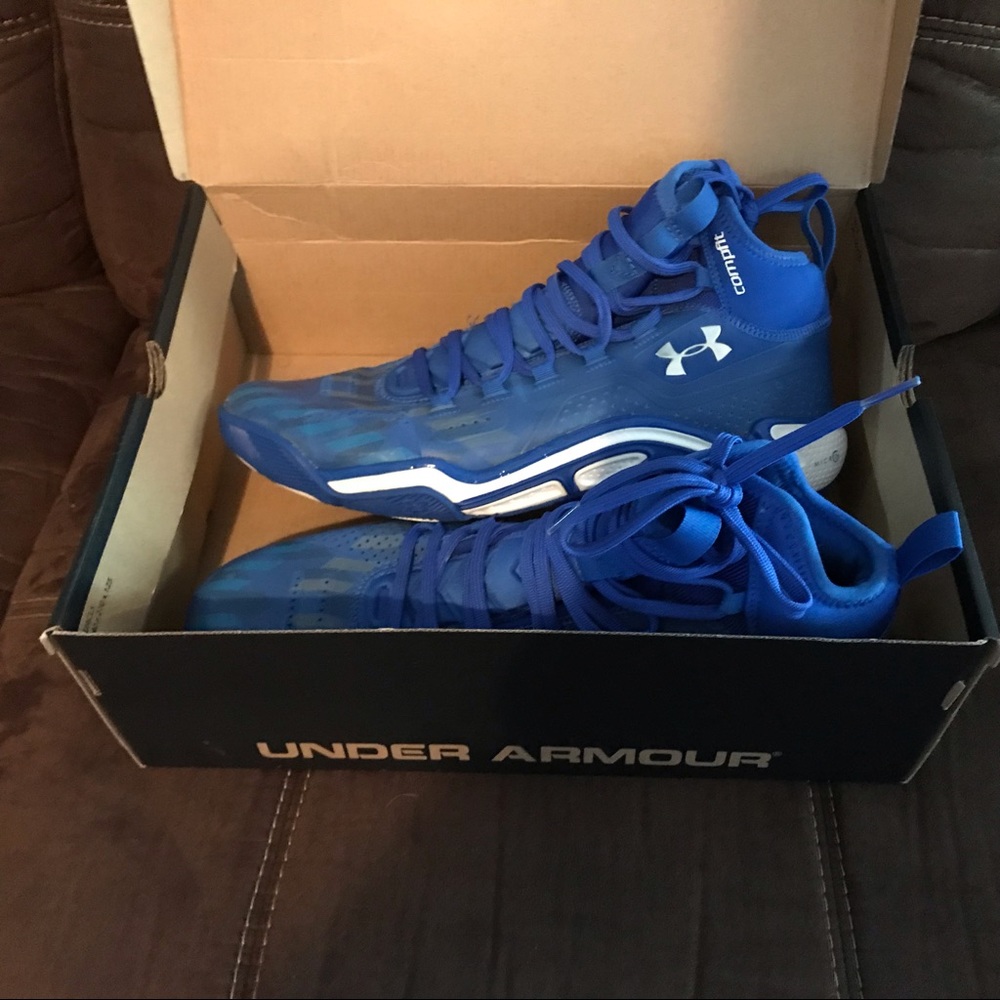 Basketball shoes